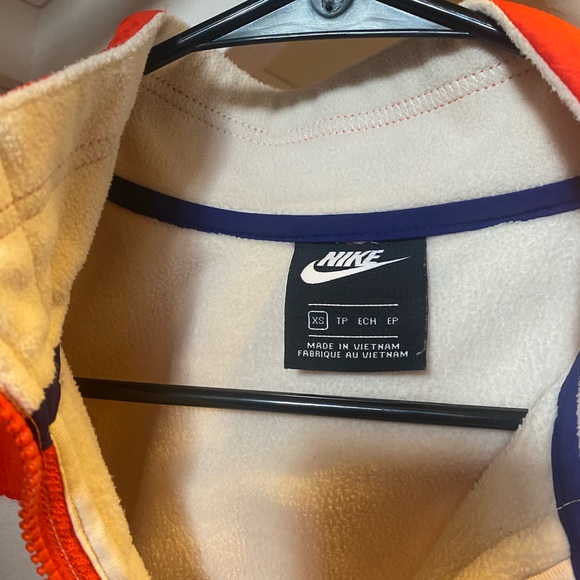 Vintage Nike Cropped Sweatshirt - Picture 3 of 3